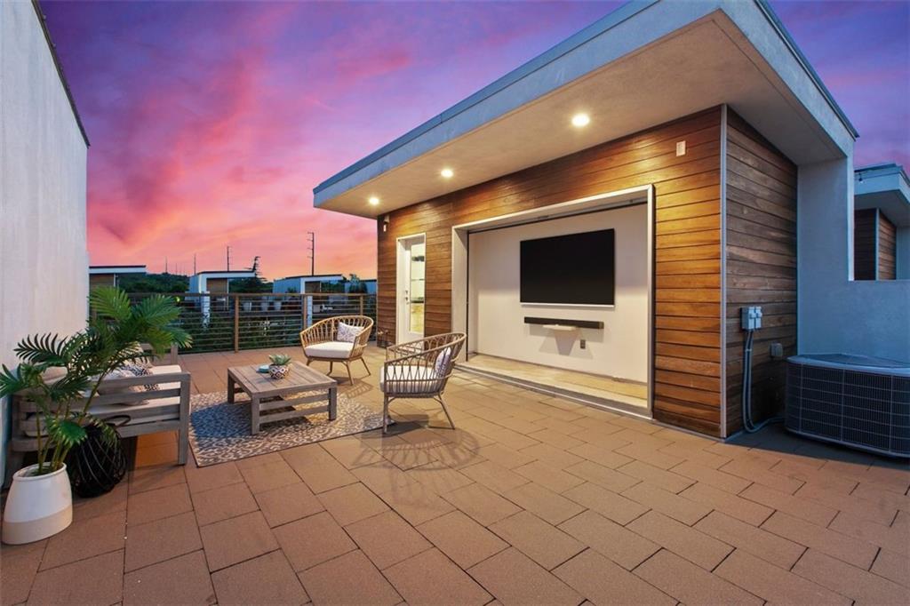 View 2301 S 5th ST Unit #33 in South 05 Amd 2301 S 5th ST Unit #33 - front exterior - Luxury home in South 05 Amd, Austin, TX