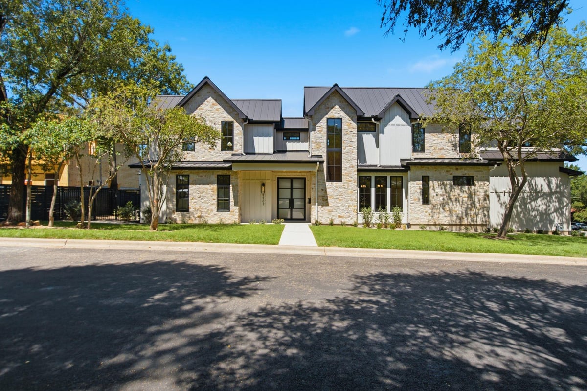 View 2301 Westworth CIR in West Park Add 2301 Westworth CIR - property photo 1 - Luxury home in West Park Add, Austin, TX