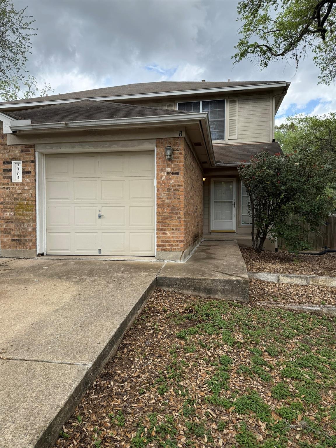 View 2304 Granberry DR Unit #B in Woodgreen Acres 2304 Granberry DR Unit #B - property photo 1 - Luxury home in Woodgreen Acres, Austin, TX