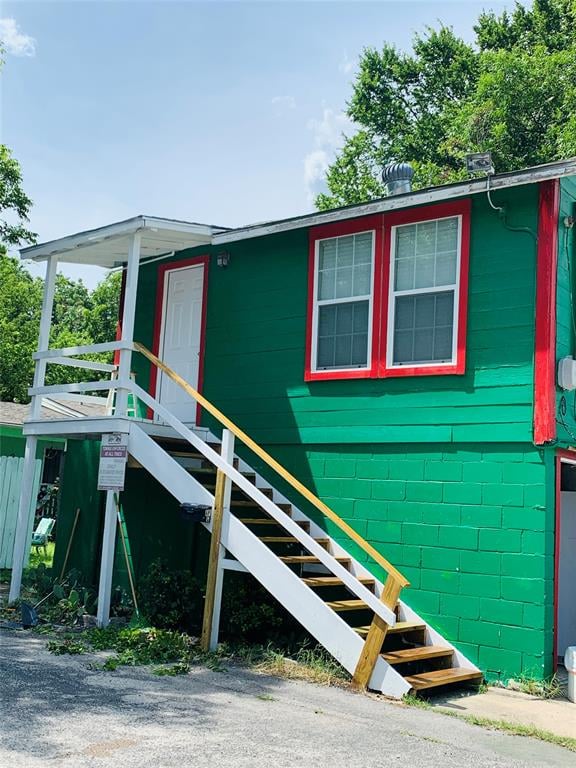 View 2304 S 1st ST Unit #C in Faulk Henry 2304 S 1st ST Unit #C - property photo 1 - Luxury home in Faulk Henry, Austin, TX