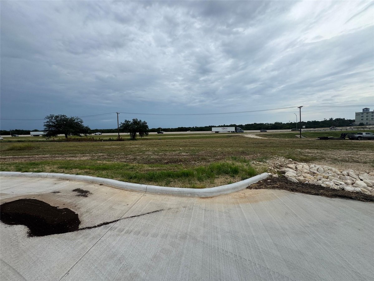 View 2305 Salado Center LOOP in Salado Center 2305 Salado Center LOOP - property photo 1 - Luxury home in Salado Center, Salado, TX