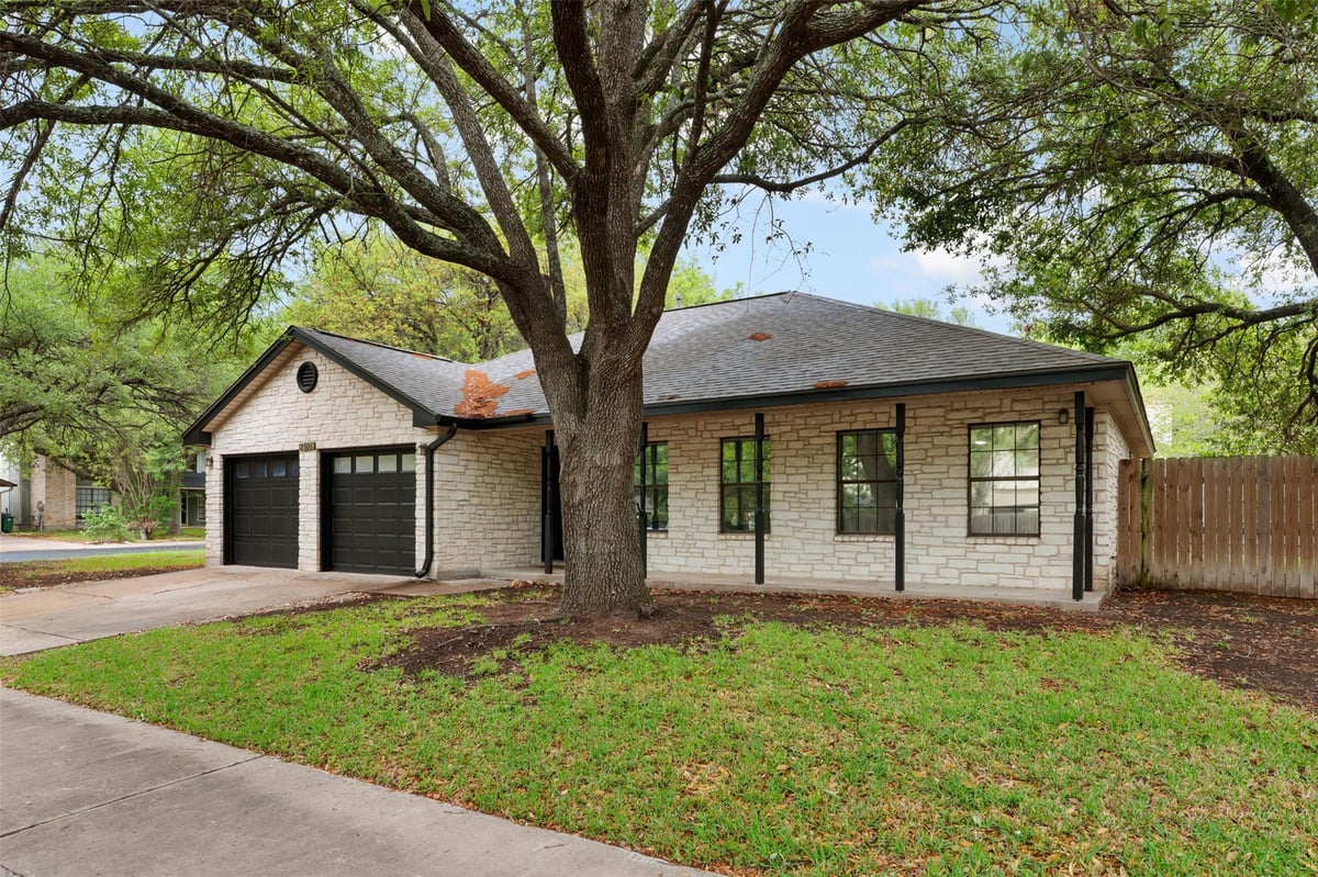View 2306 Alimony Cv in Scofield Farms Ph 02 Sec 01 2306 Alimony Cv - front exterior - Luxury home in Scofield Farms Ph 02 Sec 01, Austin, TX
