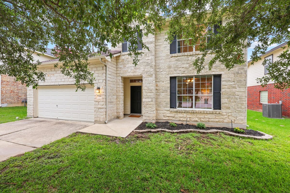 2306 Caprock PL - front exterior - Luxury home in Summer Crest Sec 03, Georgetown, TX