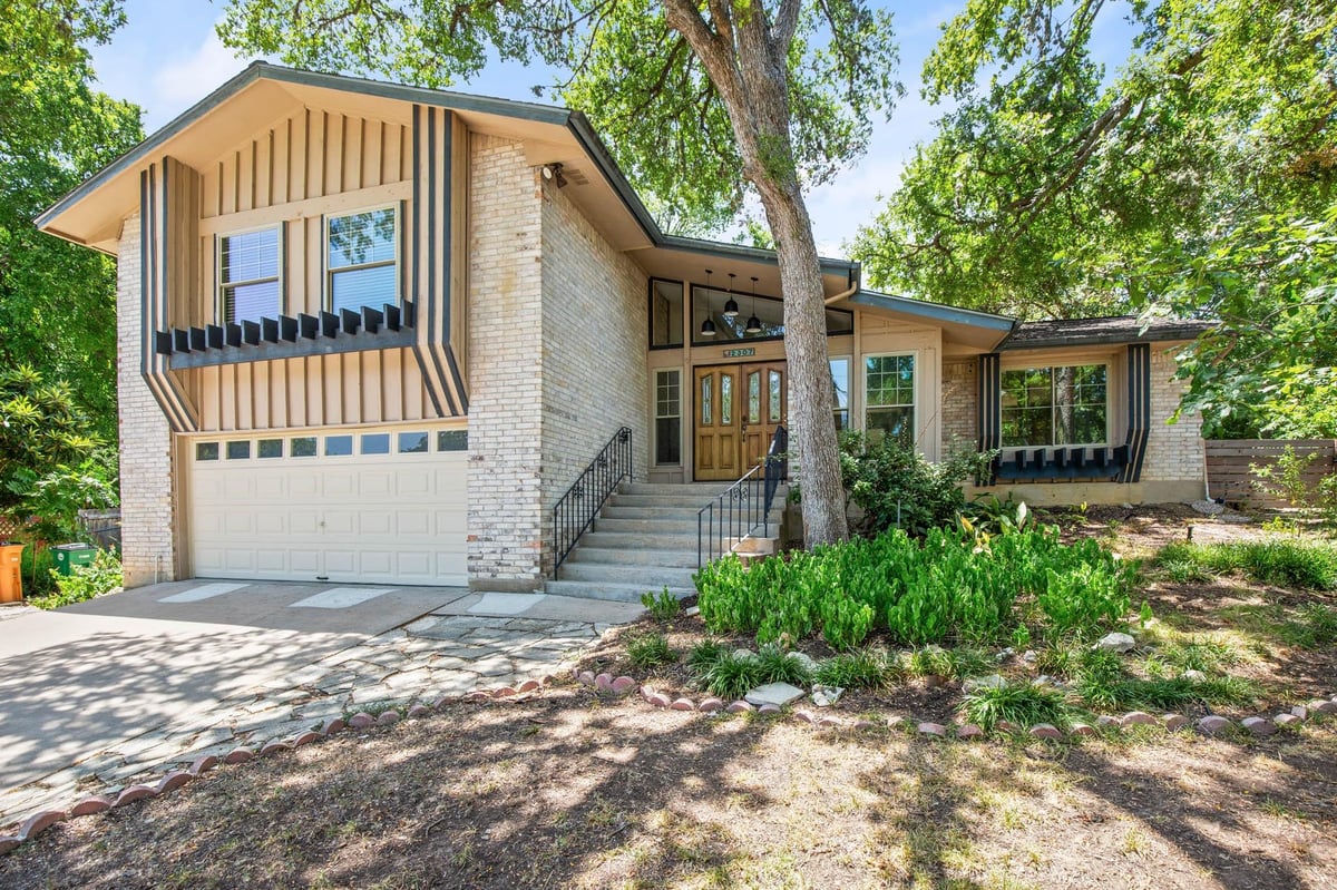 View 2307 Farnswood CIR in Horseshoe Bend 2307 Farnswood CIR - front exterior - Luxury home in Horseshoe Bend, Austin, TX