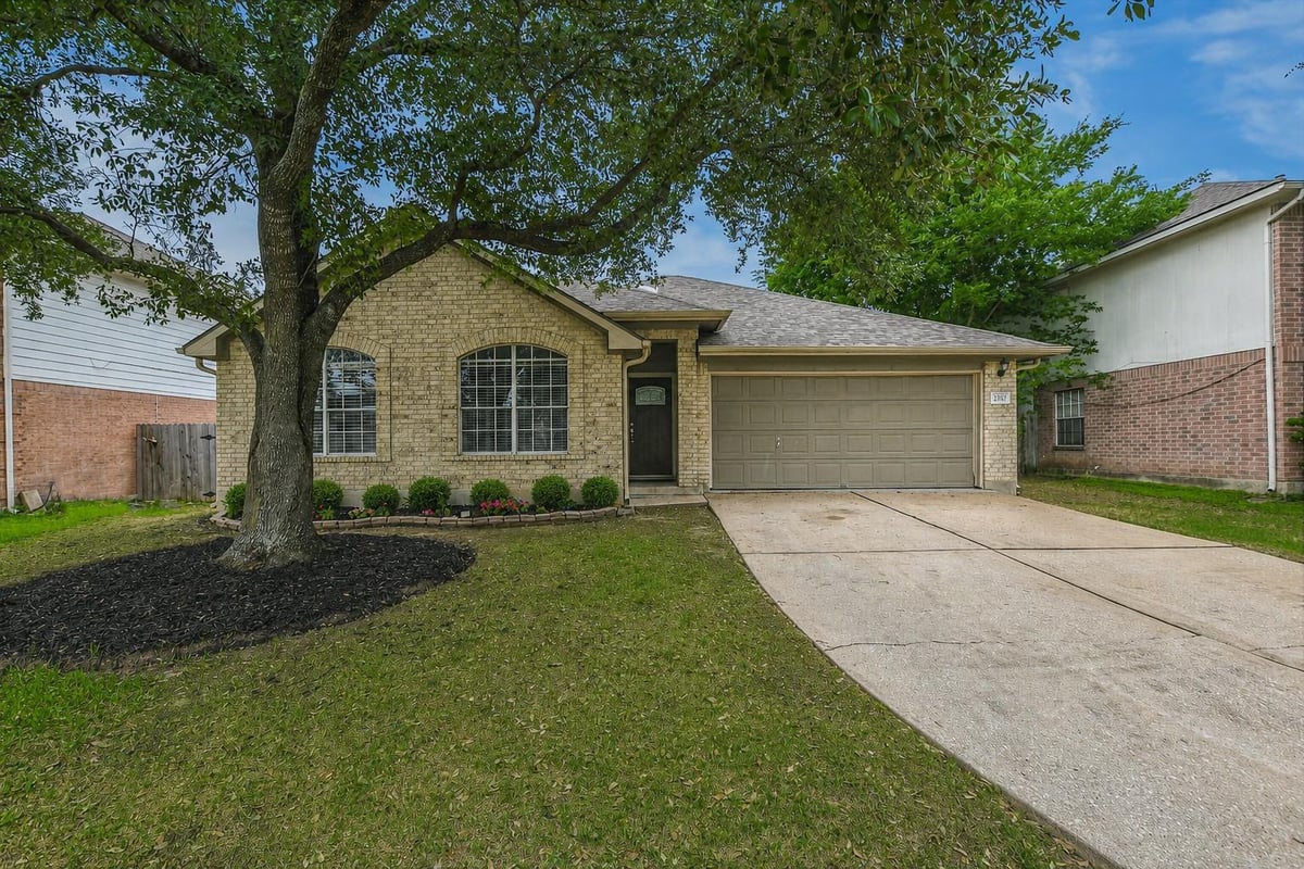 View 2307 Logan DR in South Creek Sec 04 2307 Logan DR - property photo 1 - Luxury home in South Creek Sec 04, Round Rock, TX