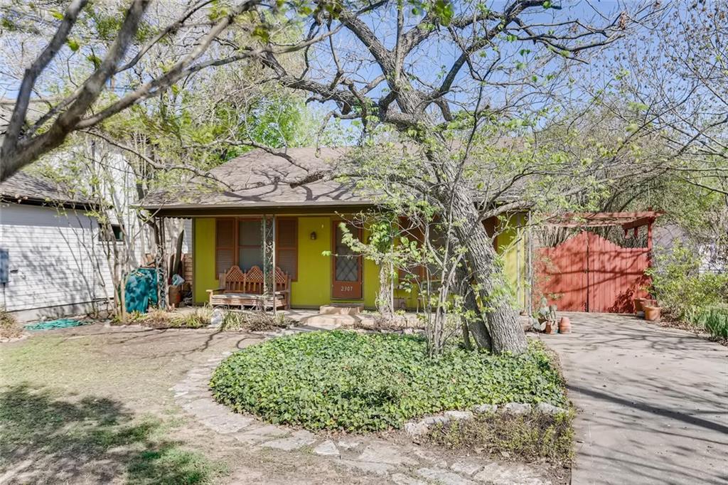View 2307 S 3rd ST in Bawcom 2307 S 3rd ST - front exterior - Luxury home in Bawcom, Austin, TX