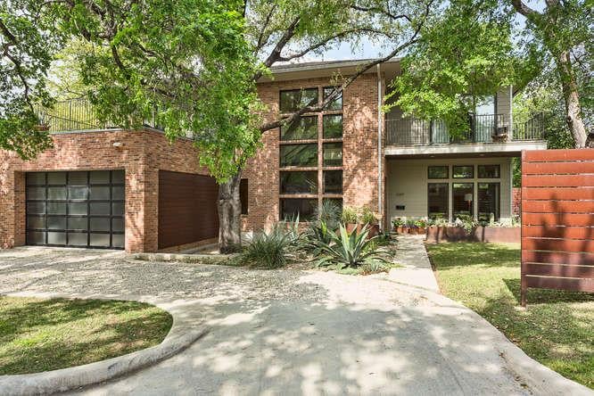 View 2307 W 8th St in Tarrytown 2307 W 8th St - property photo 1 - Luxury home in Tarrytown, Austin, TX