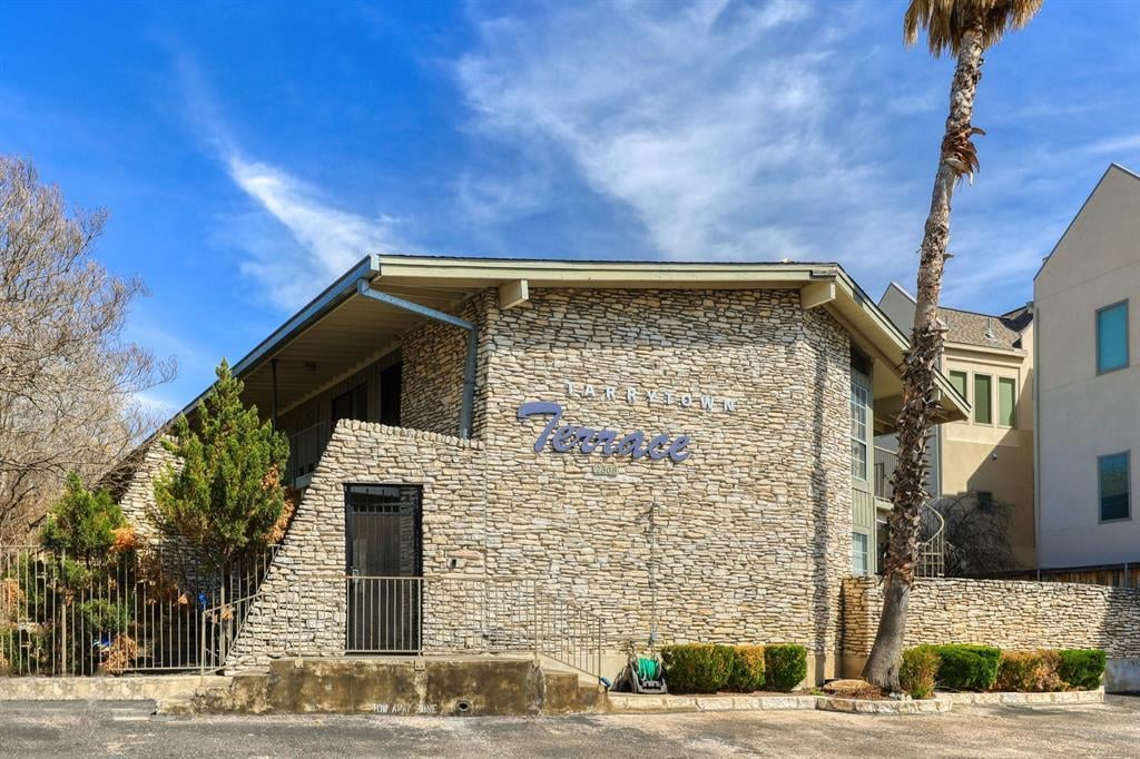 View 2308 Enfield Rd Unit #204 in Tarrytown Terrace Condo 2308 Enfield Rd Unit #204 - front exterior - Luxury home in Tarrytown Terrace Condo, Austin, TX