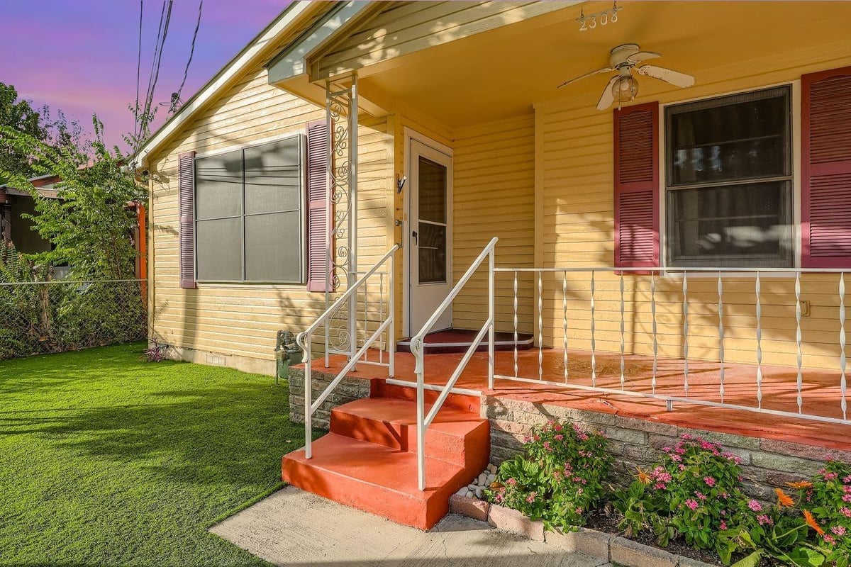 Living area at 2308 Santa Rita St - 2 bed 2 bath home