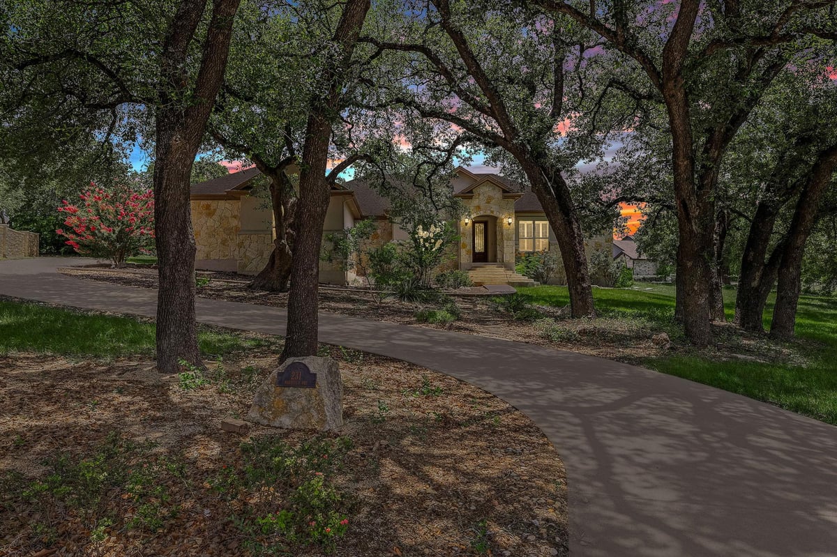 View 231 Marbella WAY in Beltorre 231 Marbella WAY - property photo 1 - Luxury home in Beltorre, Georgetown, TX