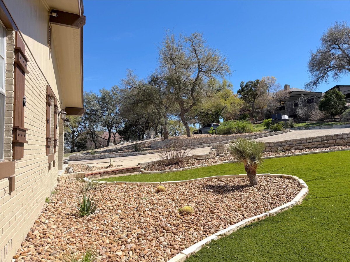 Living area at 231 Vip Dr - 3 bed 2 bath home