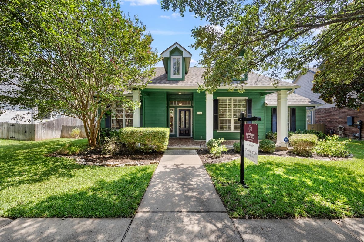 231 Westbury LN - front exterior - Luxury home in Georgetown Village, Georgetown, TX