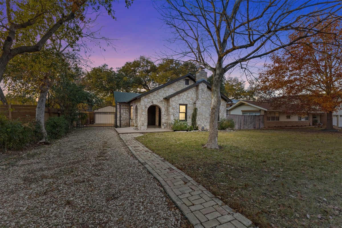 View 2310 Euclid Ave in La Prelle Place Resub 2310 Euclid Ave - property photo 1 - Luxury home in La Prelle Place Resub, Austin, TX