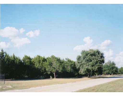 View 2315 Cr 414 2315 Cr 414 - property photo 1 - Luxury lot in Spicewood, TX