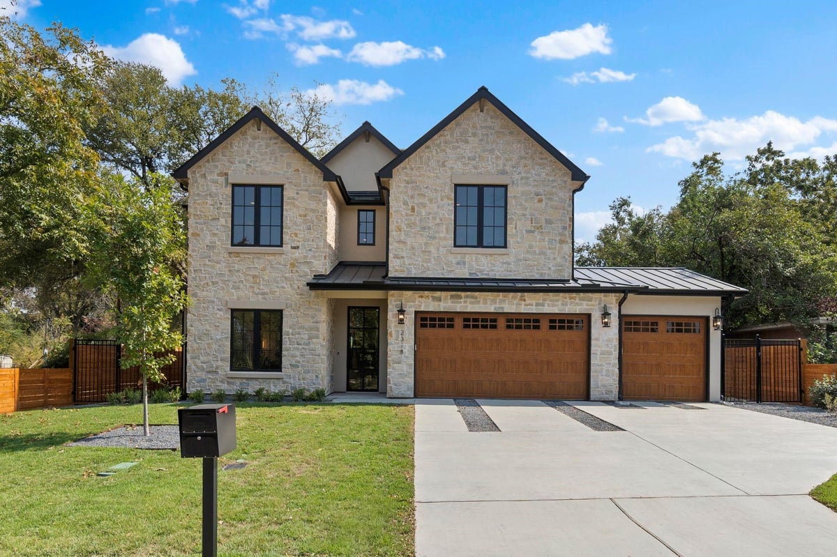 View 2318 Westoak in West Park Add 2318 Westoak - front exterior - Luxury home in West Park Add, Austin, TX