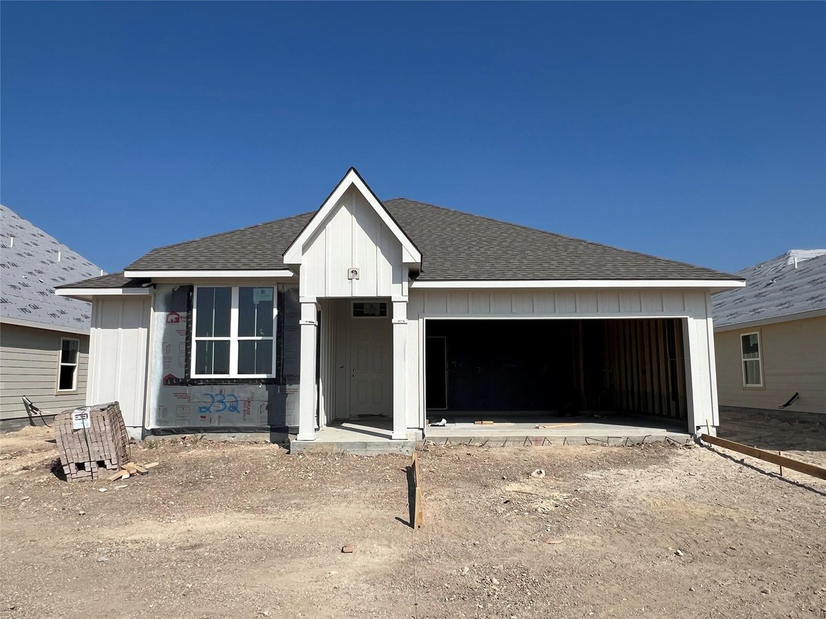 View 232 Gus Loop in Rancho San Gabriel 232 Gus Loop - front exterior - Luxury home in Rancho San Gabriel, Georgetown, TX