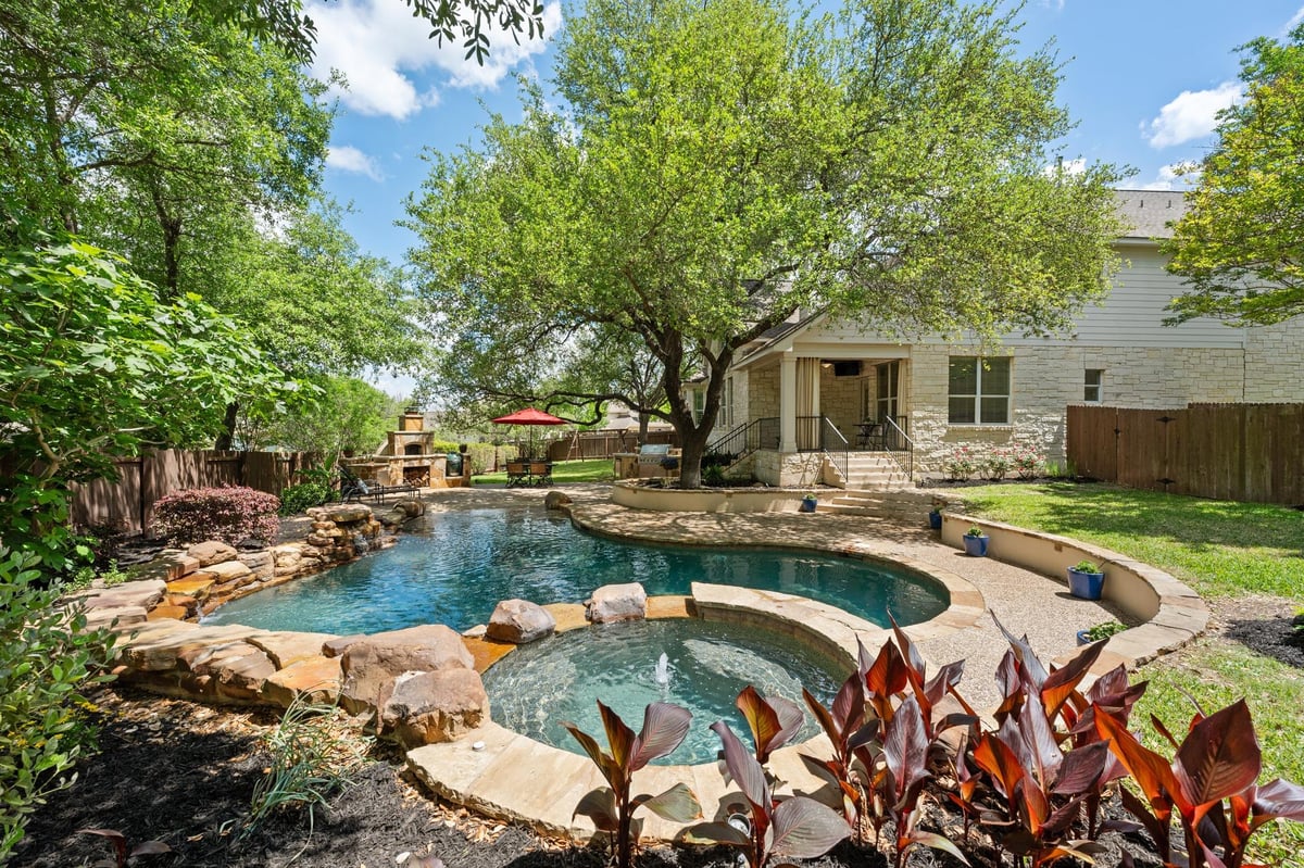 2320 Via Cordova Ct - front exterior - Luxury home in Steiner Ranch Ph 01 Sec 08, Austin, TX
