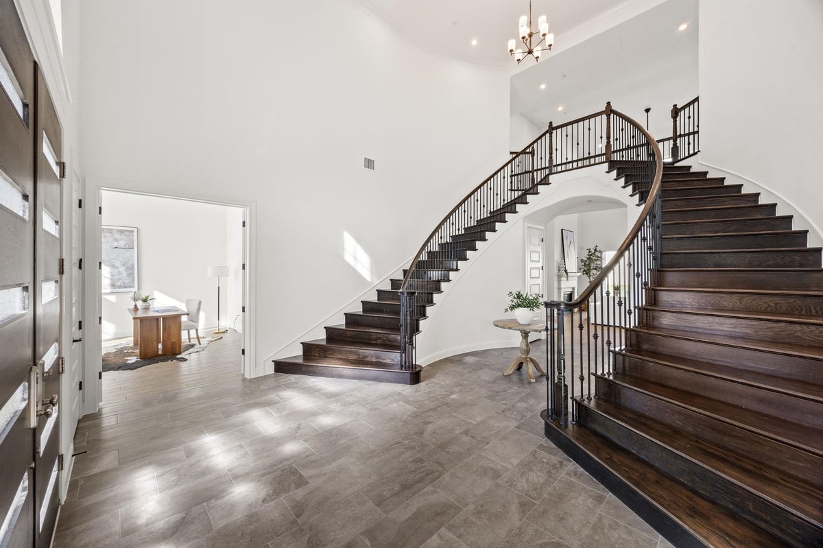 Living area at 2324 Bel Paese Bnd - 5 bed 4 bath home
