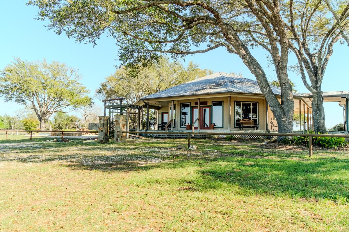 View 2346 Bruno Rd in NA 2346 Bruno Rd - property photo 1 - Luxury home in NA, Schulenburg, TX