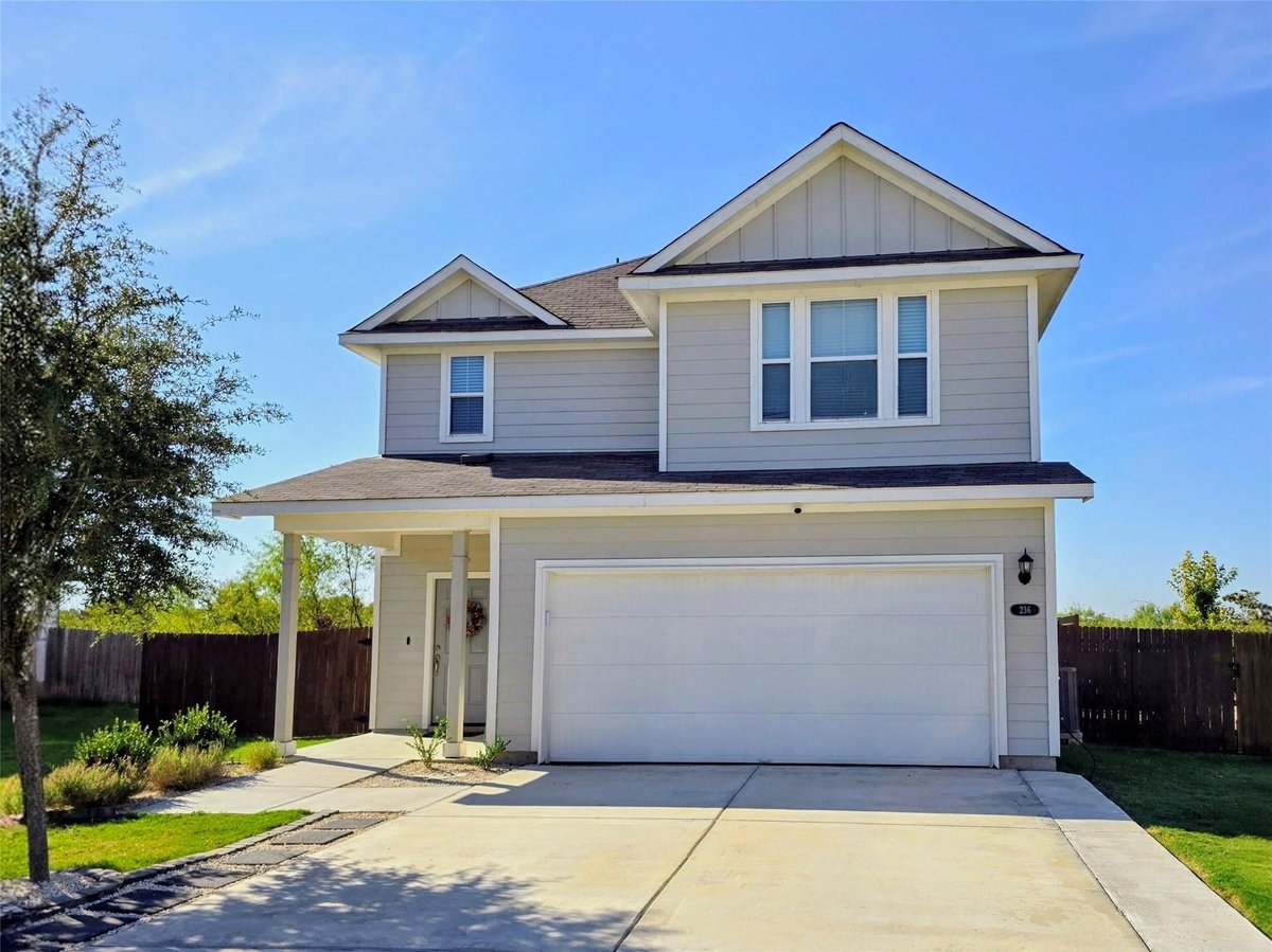 View 236 Blue Agate CT in Balcones Flats 236 Blue Agate CT - front exterior - Luxury home in Balcones Flats, Jarrell, TX