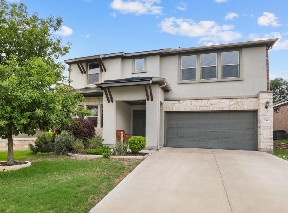 Living area at 236 Mary Max Cir - 5 bed 3 bath home