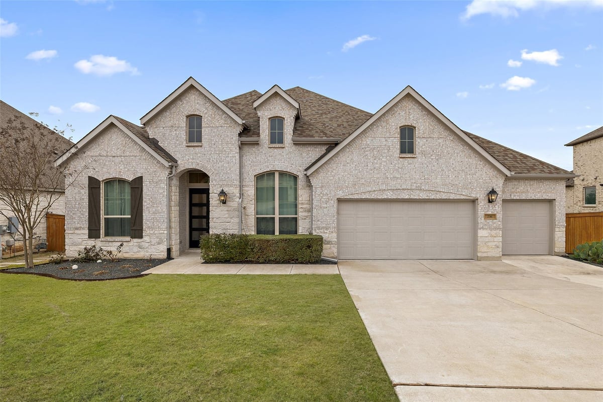 View 236 Rocky Spot Dr in Highpointe Ph I Sec Three A 236 Rocky Spot Dr - front exterior - Luxury home in Highpointe Ph I Sec Three A, Austin, TX