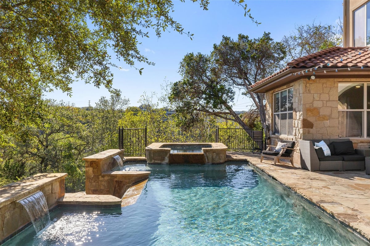 23617 Indian Divide Cv - front exterior - Luxury home in Paleface Ranch Sec 03, Spicewood, TX