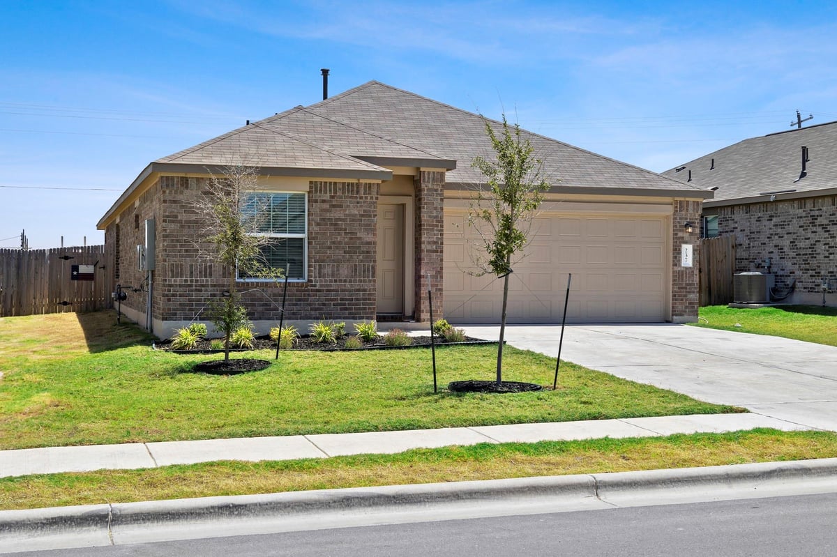Living area at 237 Escondido Cir - 4 bed 3 bath home