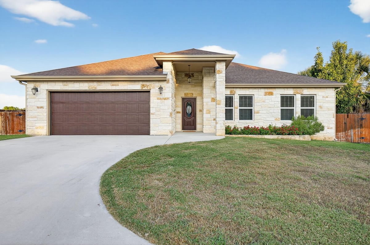 View 237 Meadowlakes Dr in Meadowlakes 237 Meadowlakes Dr - front exterior - Luxury home in Meadowlakes, Meadowlakes, TX