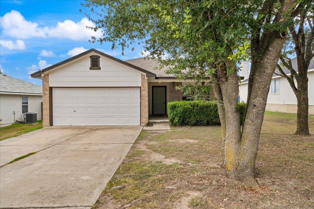 238  Saint Marys Dr - front exterior - Luxury home in Lakeside Estates Sec 5, Hutto, TX