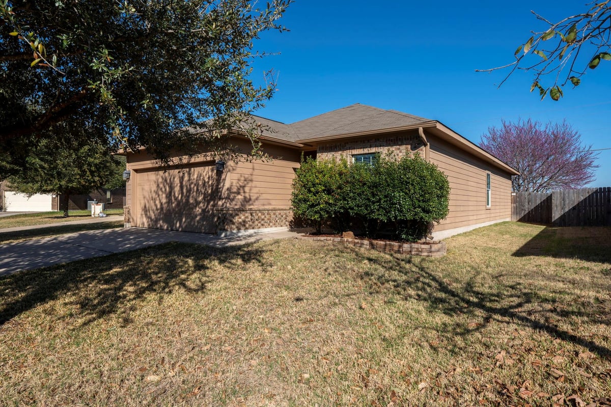 View 238 Wells Bnd in Enclave/Brushy Crk Sec 03 238 Wells Bnd - front exterior - Luxury home in Enclave/Brushy Crk Sec 03, Hutto, TX