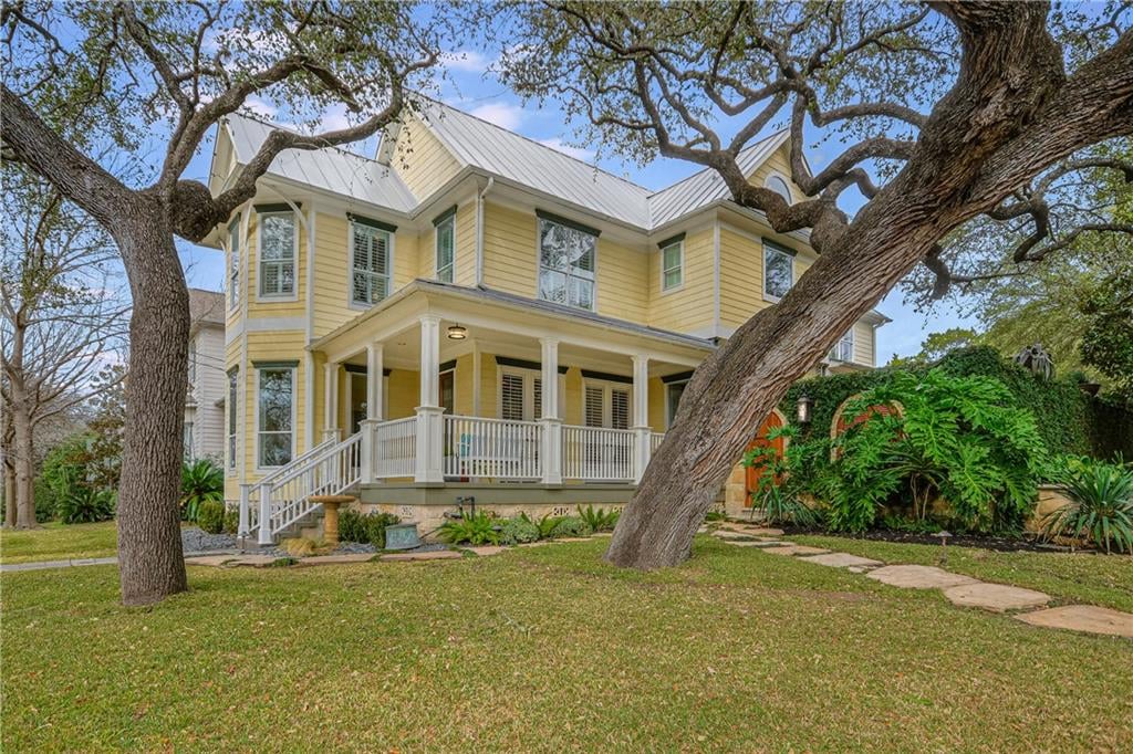 View 2390 W 8th St in Boulevard Heights 2390 W 8th St - front exterior - Luxury home in Boulevard Heights, Austin, TX