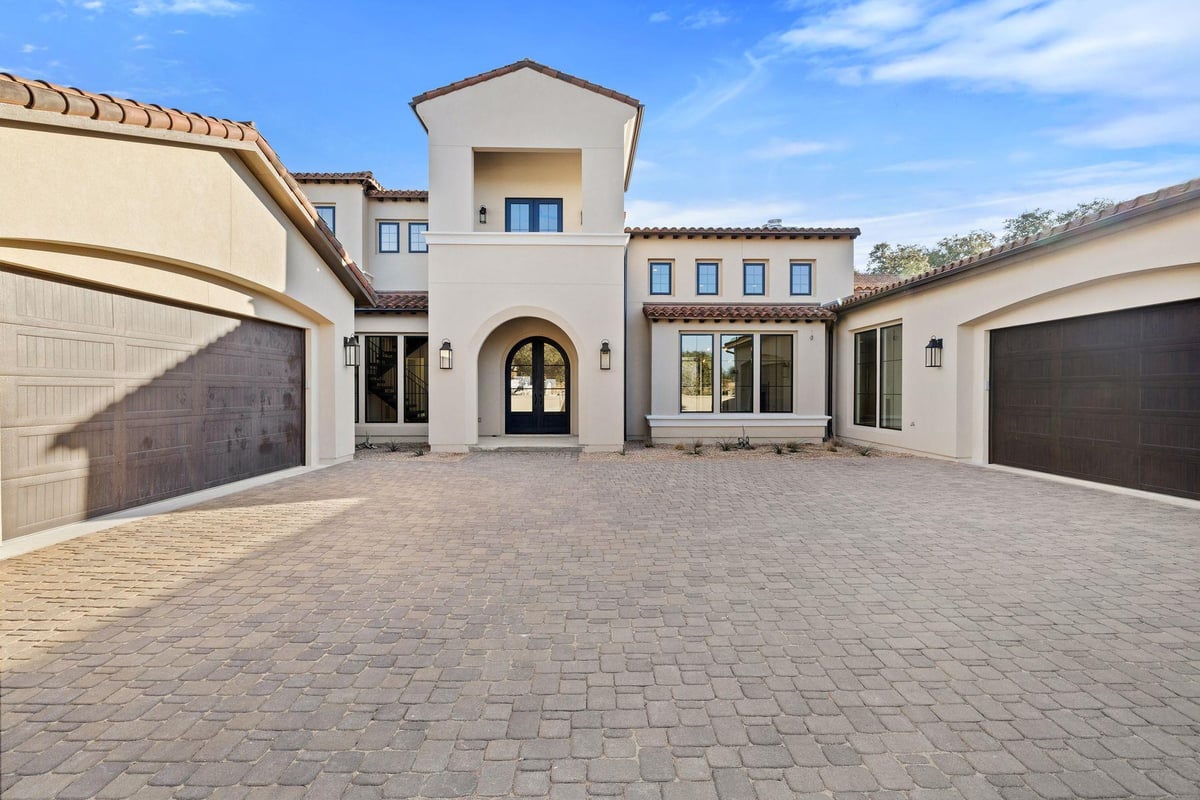 Living area at 240 La Serena Loop - 5 bed 5 bath home