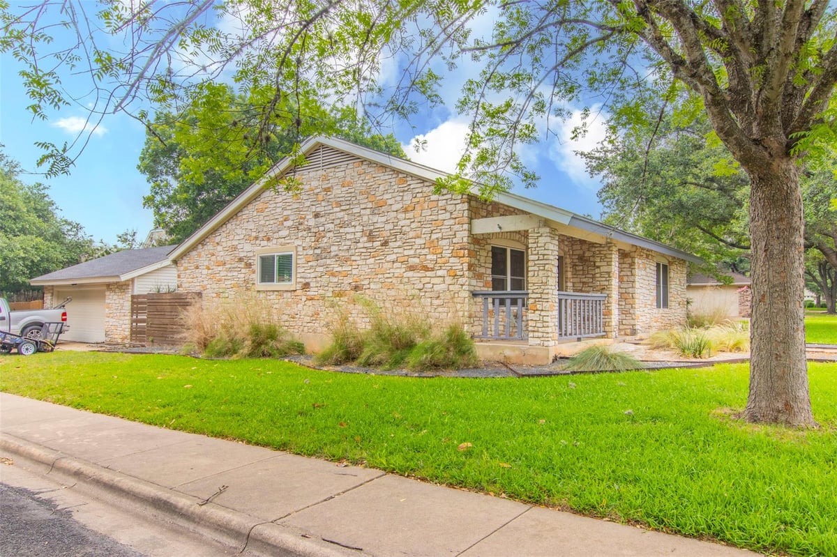 Primary bedroom at 2400 Braemar Cv - 3 bed 2 bath home