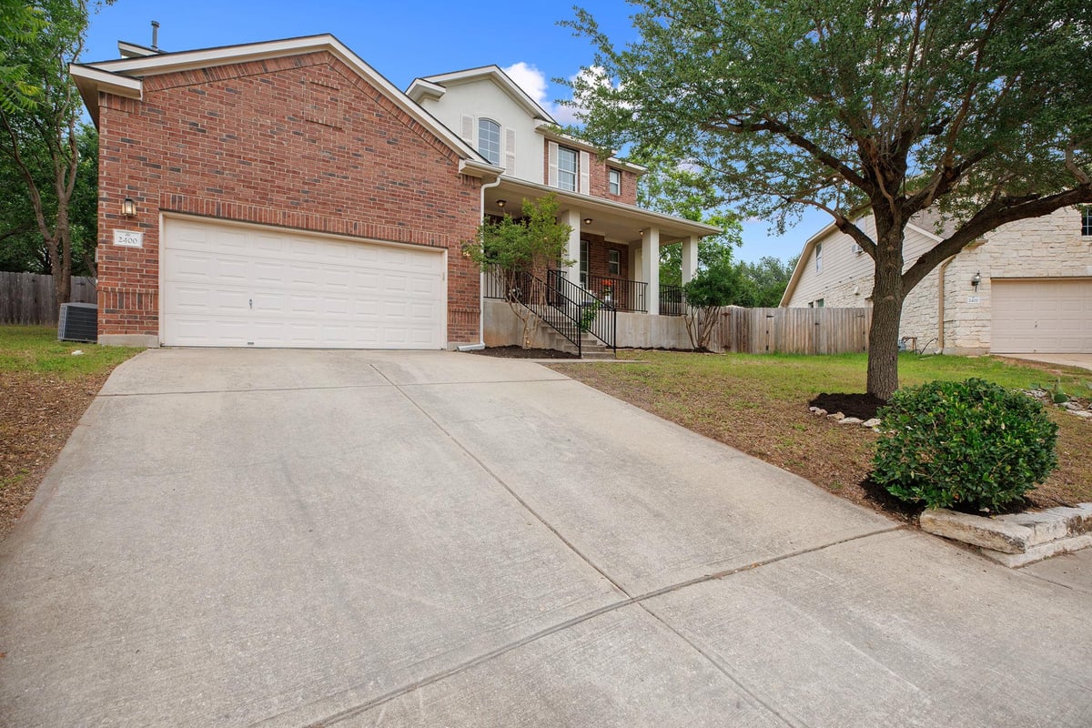 Living area at 2400 Saddle Blanket Pl - 4 bed 2 bath home