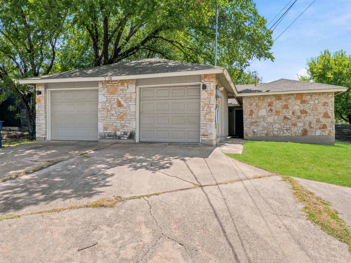 View 2401 Burleson RD in Parker Heights Sec 04 2401 Burleson RD - property photo 1 - Luxury home in Parker Heights Sec 04, Austin, TX