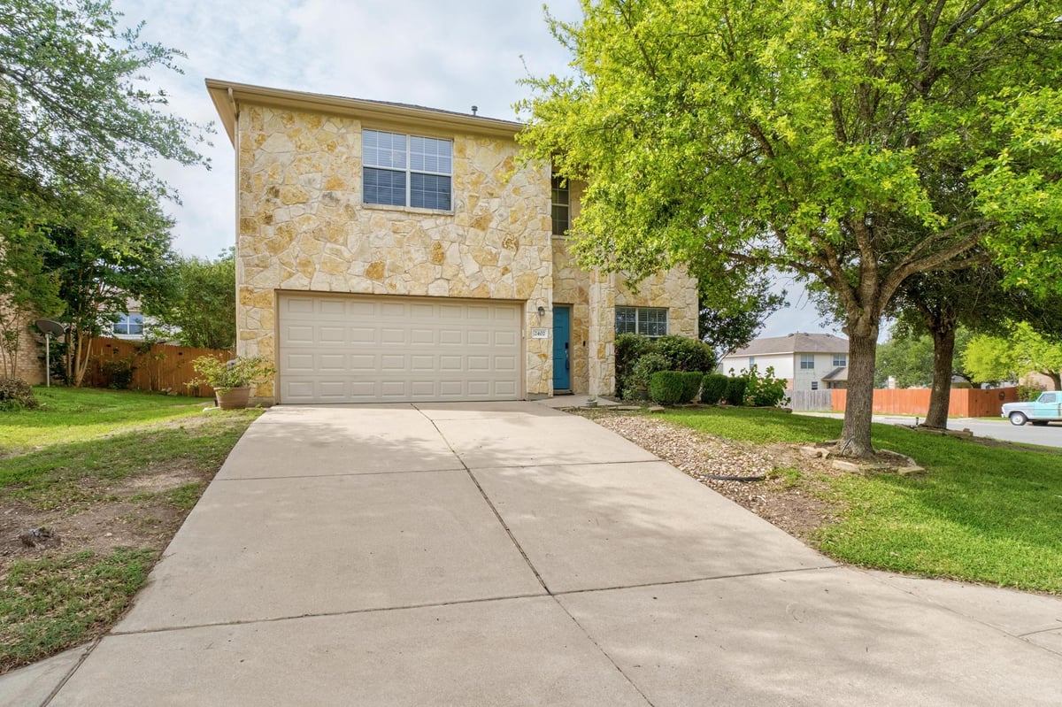 2402 Caprock PL - front exterior - Luxury home in Summer Crest Sec 04, Georgetown, TX