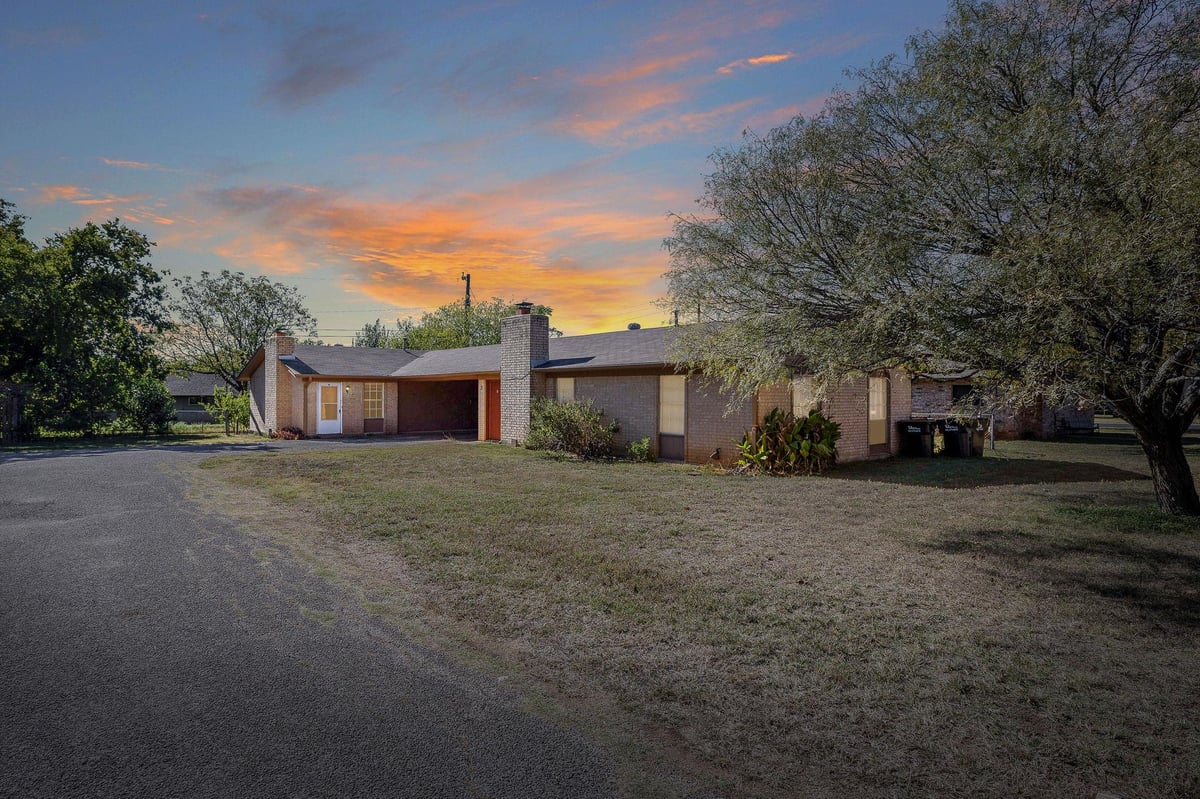 2402 Cottonwood DR - property photo 1 - Luxury home in Crestview Add, Georgetown, TX