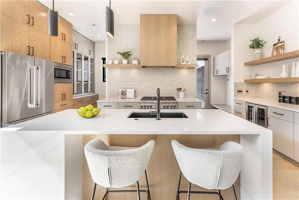 View 2402 S 3rd ST Unit #A in Loma Linda 2402 S 3rd ST Unit #A - property photo 1 - Luxury home in Loma Linda, Austin, TX