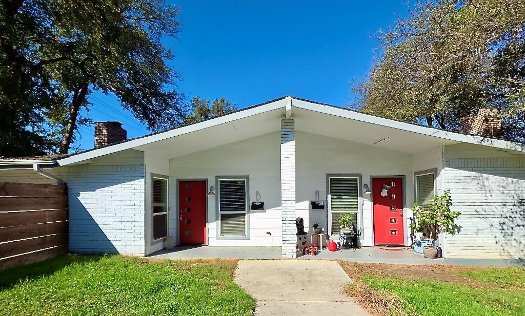 View 2403 La Casa DR Unit #B in M S Z Add 2403 La Casa DR Unit #B - property photo 1 - Luxury home in M S Z Add, Austin, TX