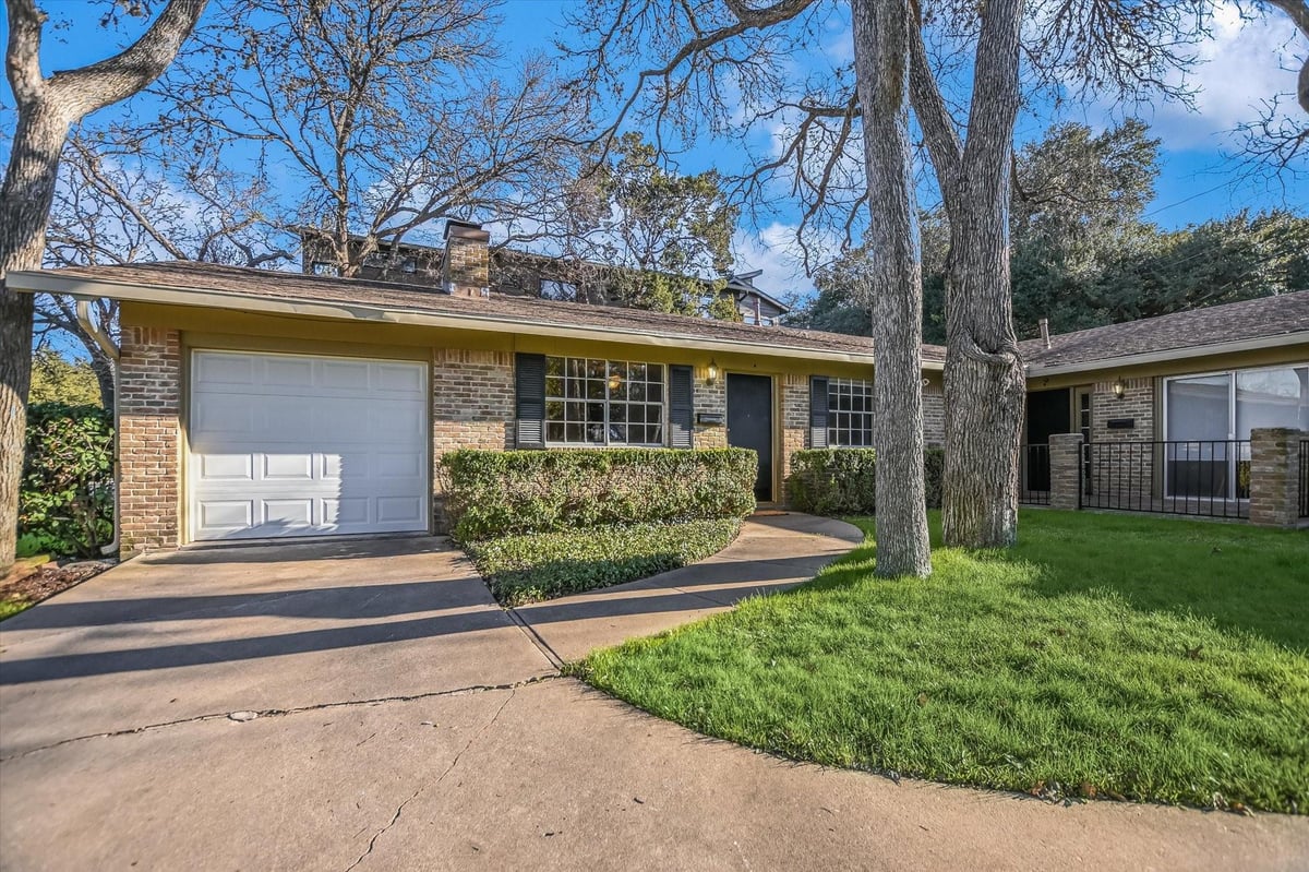 View 2403 Trailside DR Unit #A in Barton Terrace Sec 06 2403 Trailside DR Unit #A - property photo 1 - Luxury home in Barton Terrace Sec 06, Austin, TX