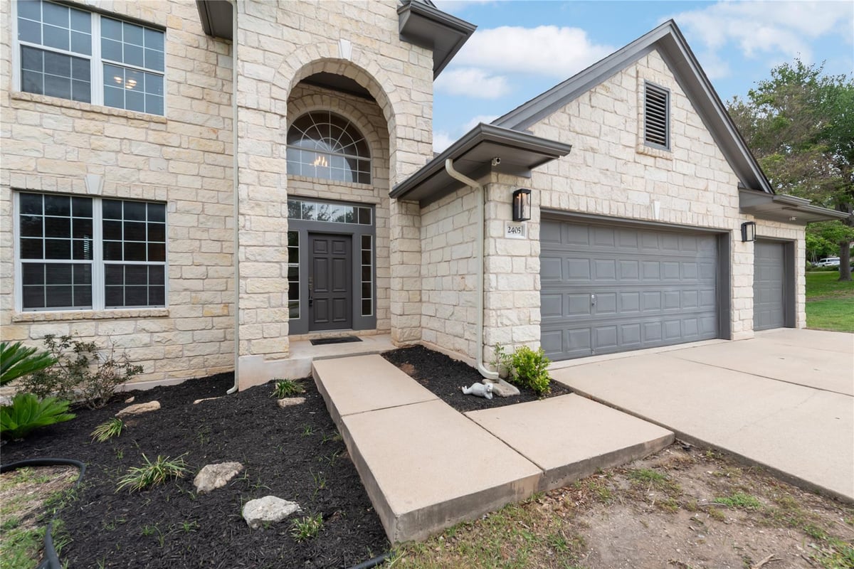 Kitchen at 2405 Narrow Valley Dr - 4 bed 3 bath home