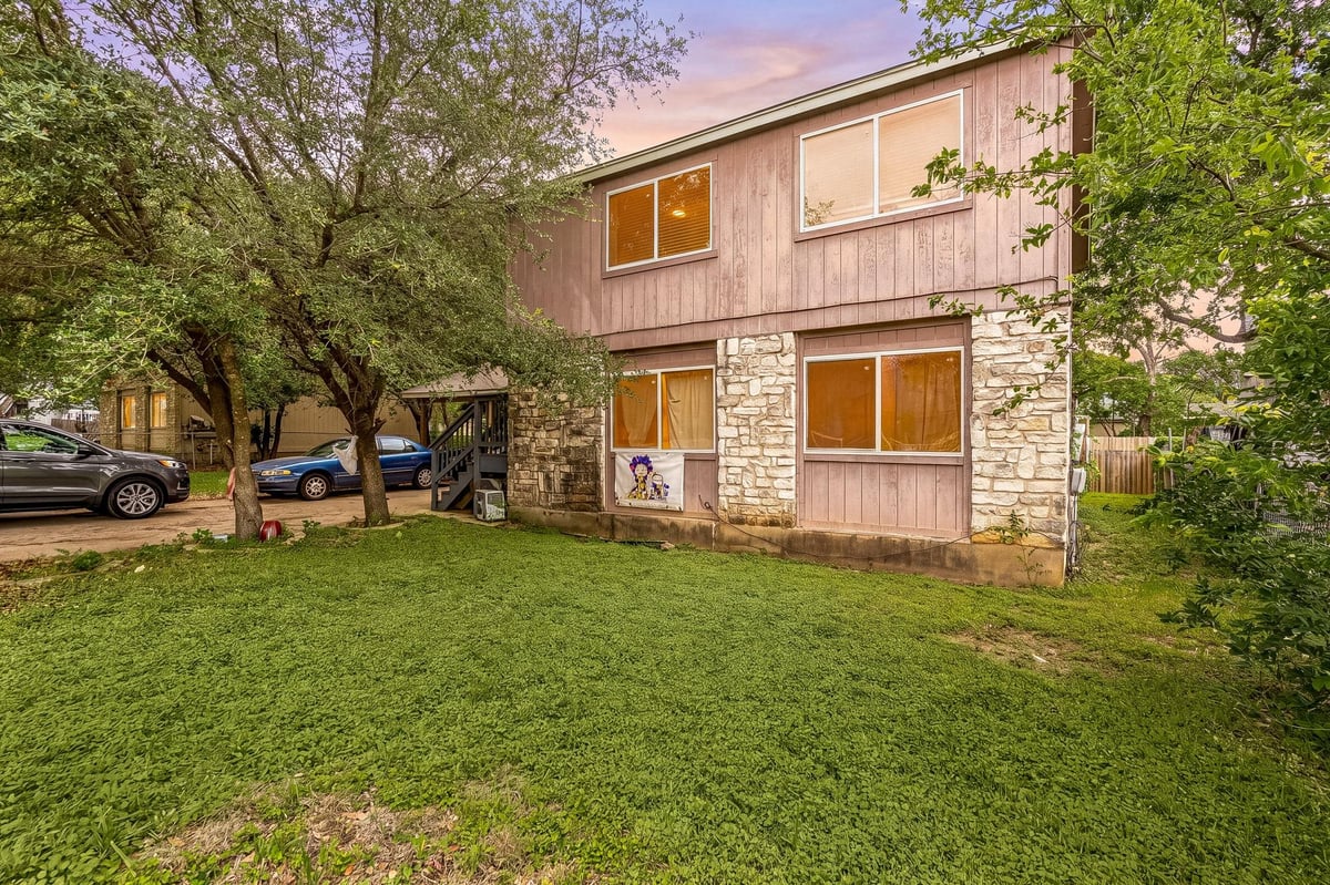 View 2406 Bucks RUN in South Creek South Sec 02 Amd 2406 Bucks RUN - property photo 1 - Luxury home in South Creek South Sec 02 Amd, Austin, TX
