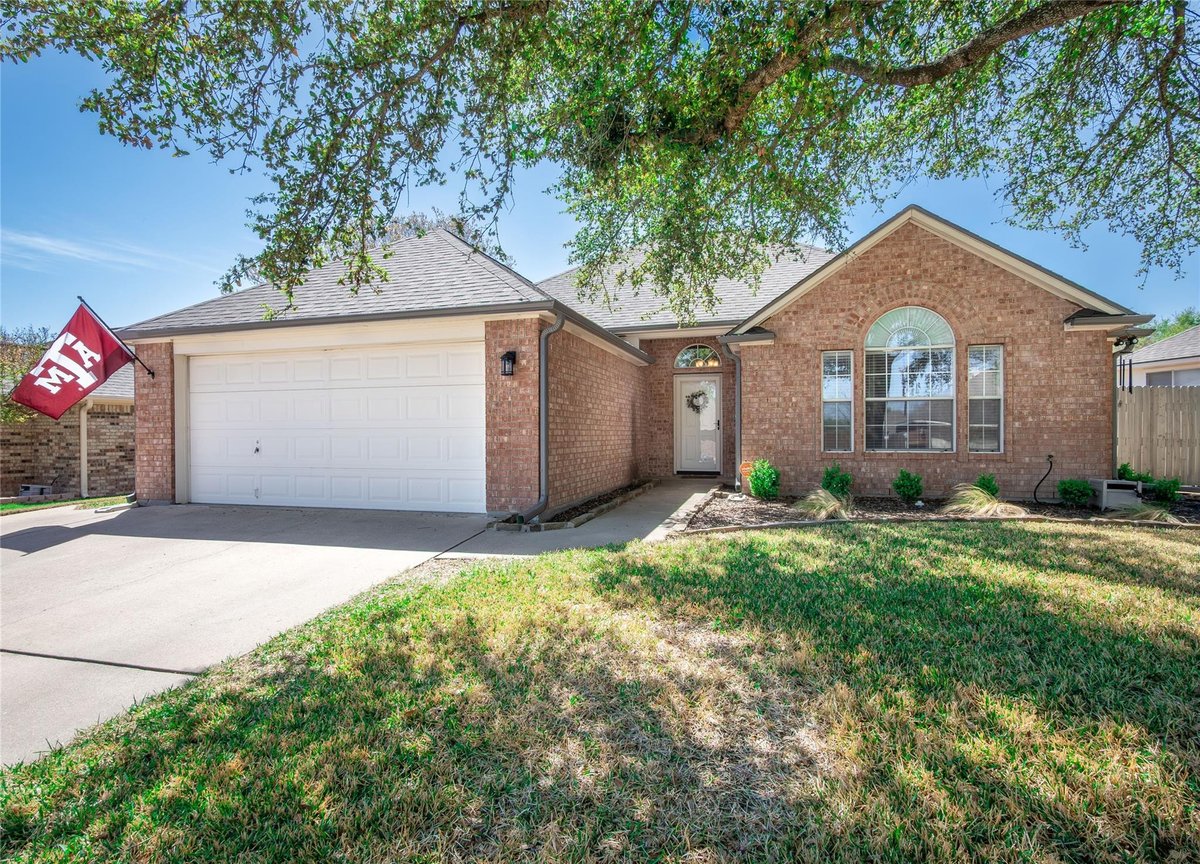 View 2407 Kingsbury Dr in Waterford Village Ph Ii 2407 Kingsbury Dr - front exterior - Luxury home in Waterford Village Ph Ii, Temple, TX