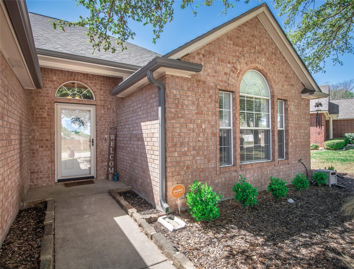 Kitchen at 2407 Kingsbury Dr - 3 bed 2 bath home