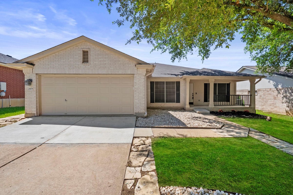2409 Hallie LN - front exterior - Luxury home in Jester Farms Sec 05, Round Rock, TX