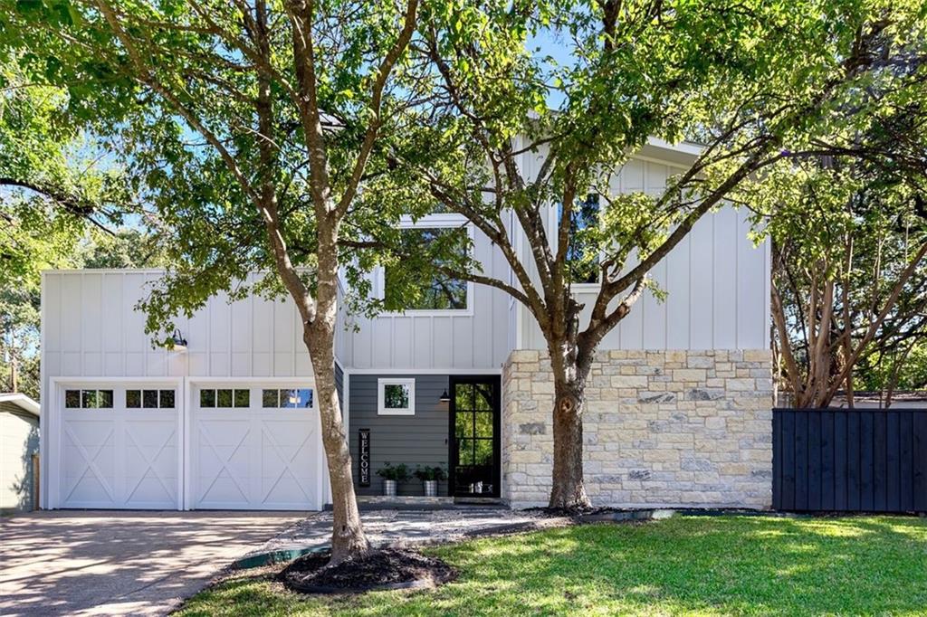 View 2409 S 6th ST in Southwood Sec 02 2409 S 6th ST - front exterior - Luxury home in Southwood Sec 02, Austin, TX