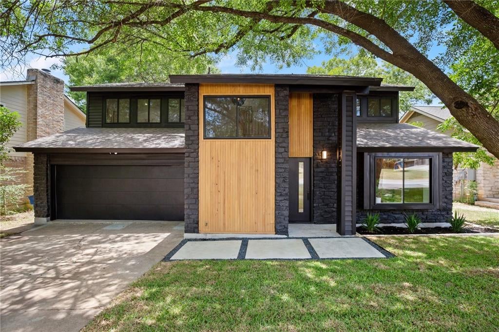 View 2409 Shiloh Dr in Shiloh Ph 02 Sec 01 Amd 2409 Shiloh Dr - front exterior - Luxury home in Shiloh Ph 02 Sec 01 Amd, Austin, TX