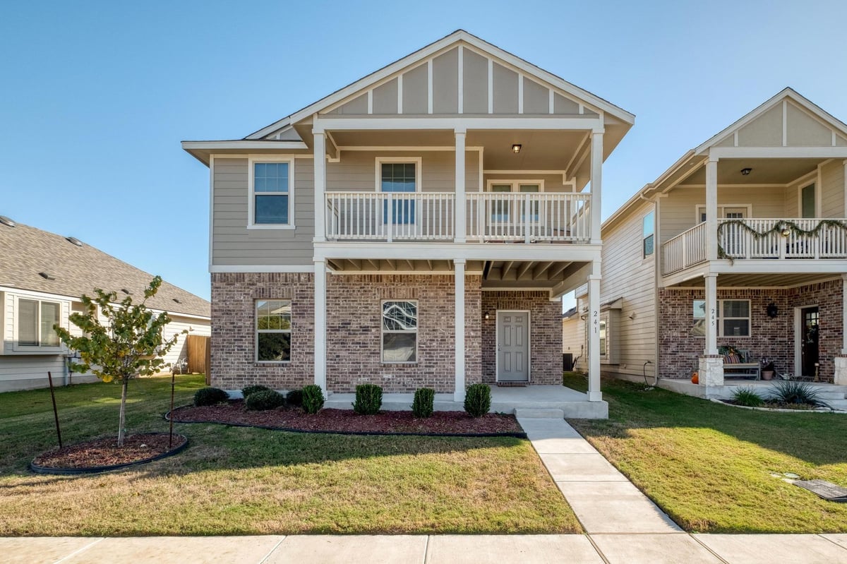 View 241 Arabian Colt Dr in Saddle Crk Ph 6 241 Arabian Colt Dr - front exterior - Luxury home in Saddle Crk Ph 6, Georgetown, TX