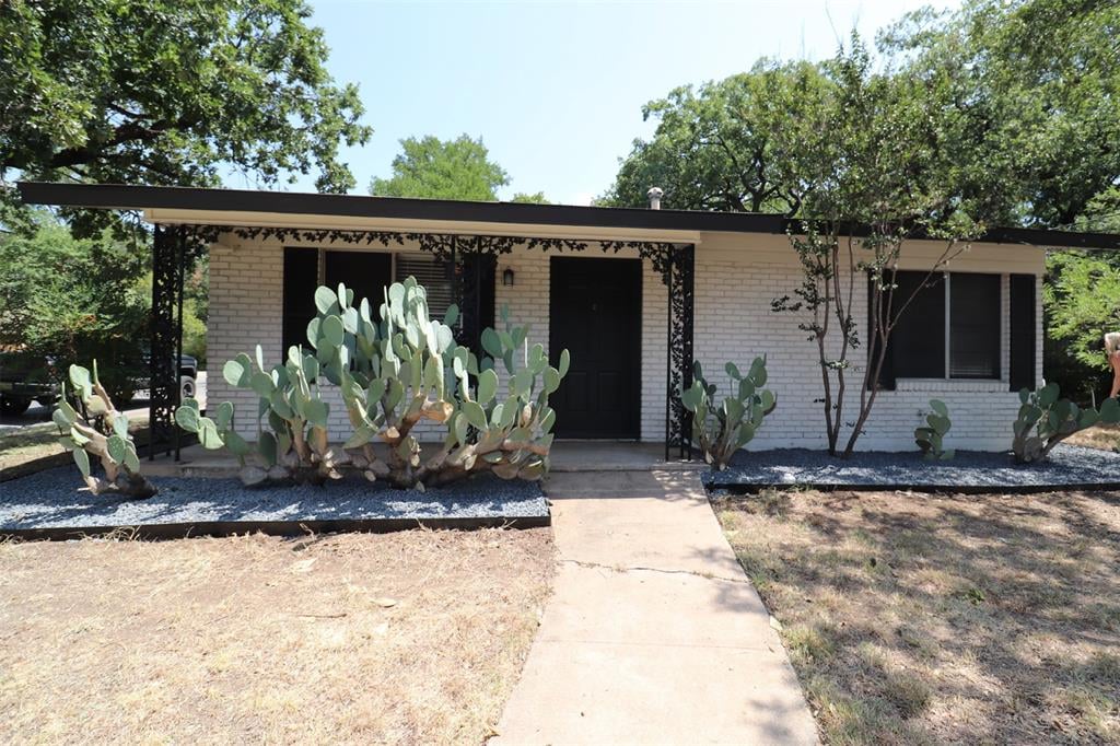 View 2410 W 7th ST in Timberlake Add 2410 W 7th ST - property photo 1 - Luxury home in Timberlake Add, Austin, TX